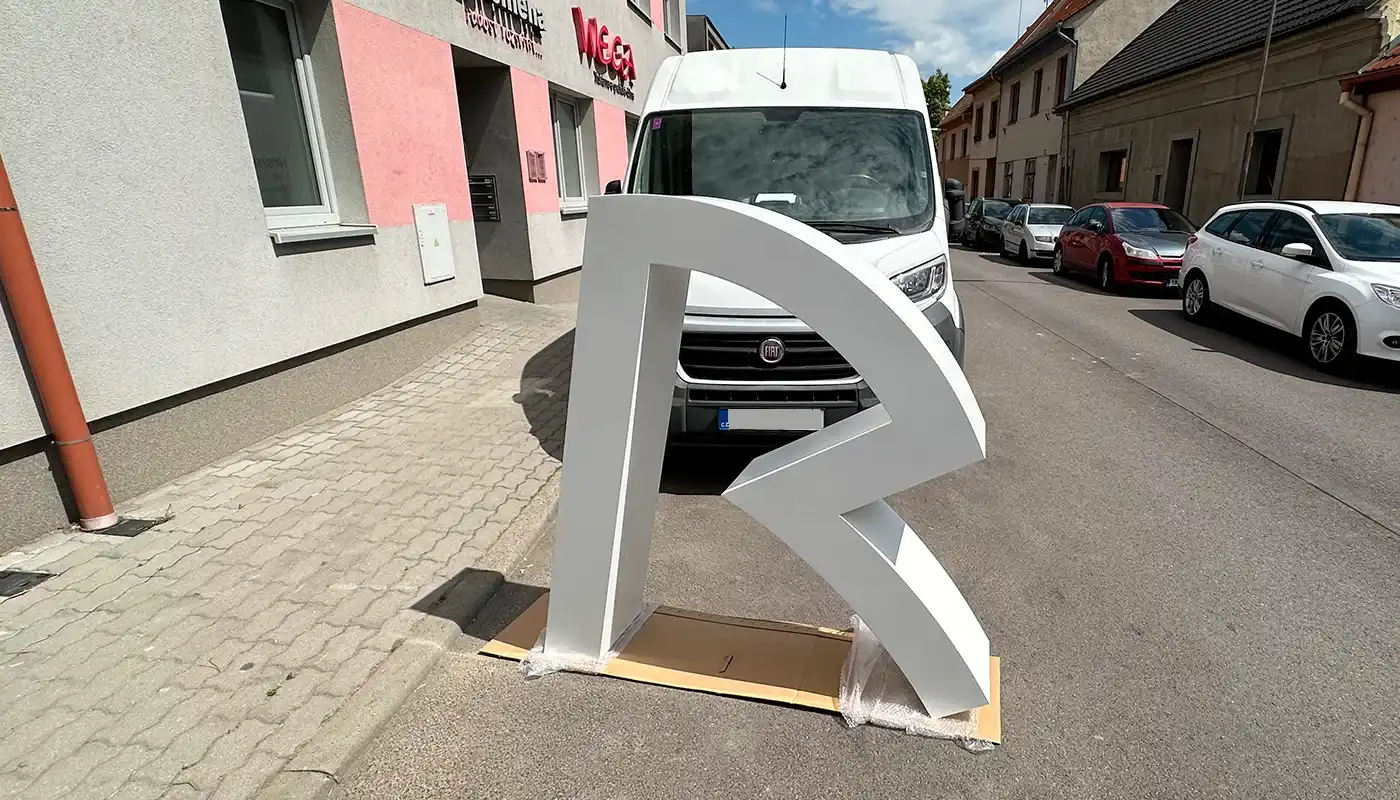 Stojící reklamní 3D písmeno